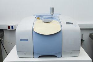 Fatores que Influenciam no Ensaio de FTIR em Polímeros